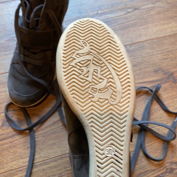 Wedge sneaker - Picture 3 of 6